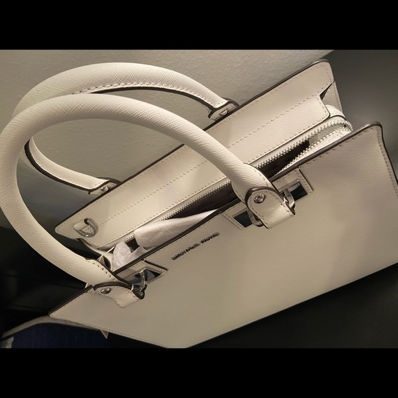 Michael Kors White Purse - Picture 2 of 6